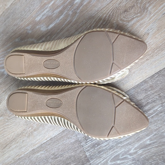 Nwot Anne Klein Gold Women's Flats - Picture 6 of 11